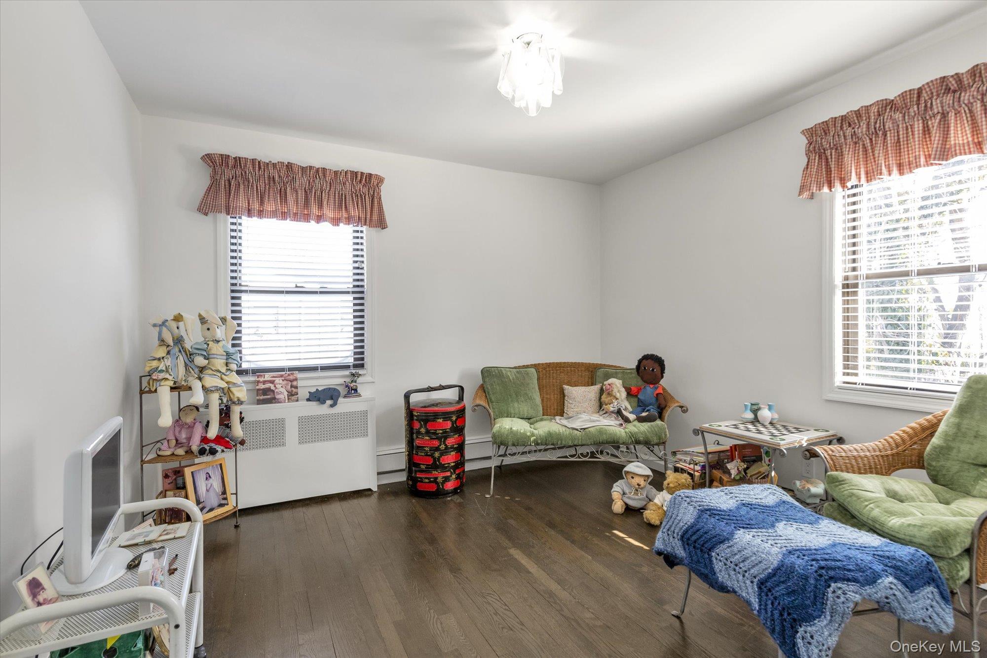 #13 photo, 1203 E Broadway, Hewlett , NY 11557