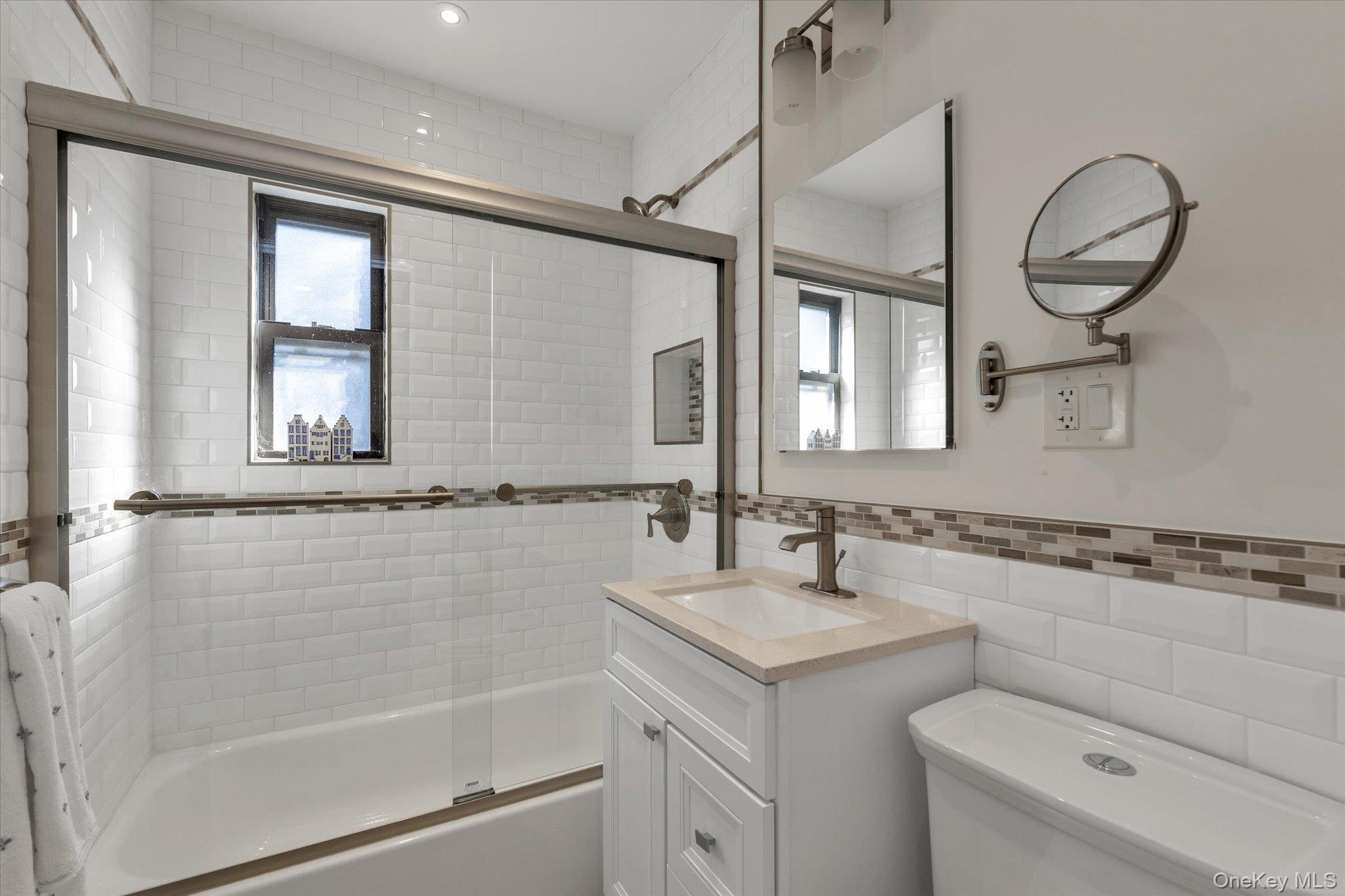 #14 photo, 1203 E Broadway, Hewlett , NY 11557