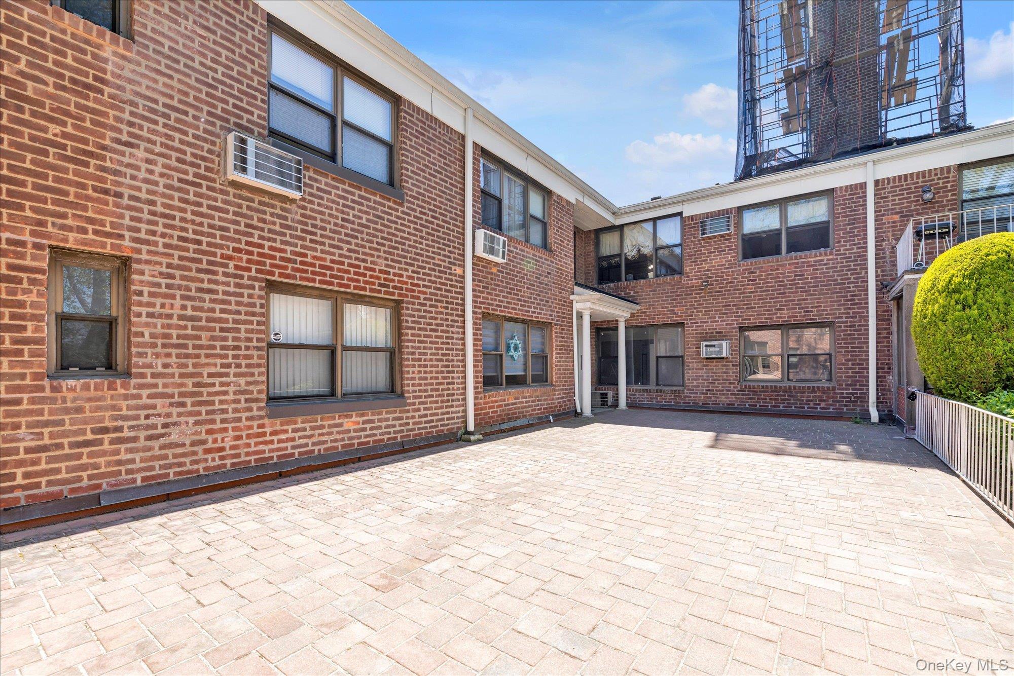 #16 photo, 1203 E Broadway, Hewlett , NY 11557