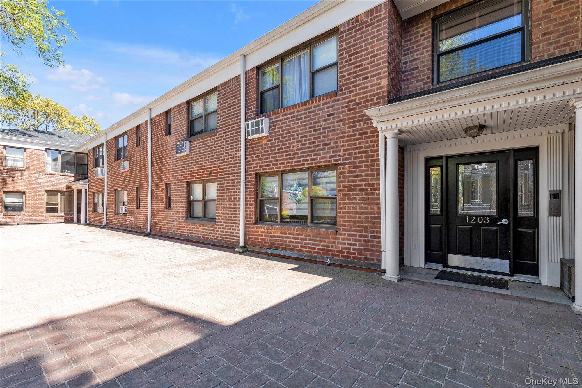 #17 photo, 1203 E Broadway, Hewlett , NY 11557