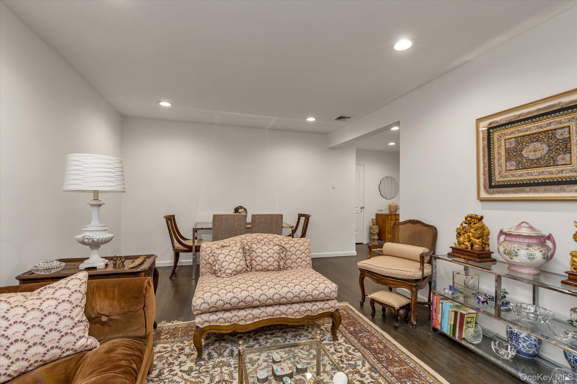 #6 photo, 1203 E Broadway, Hewlett , NY 11557