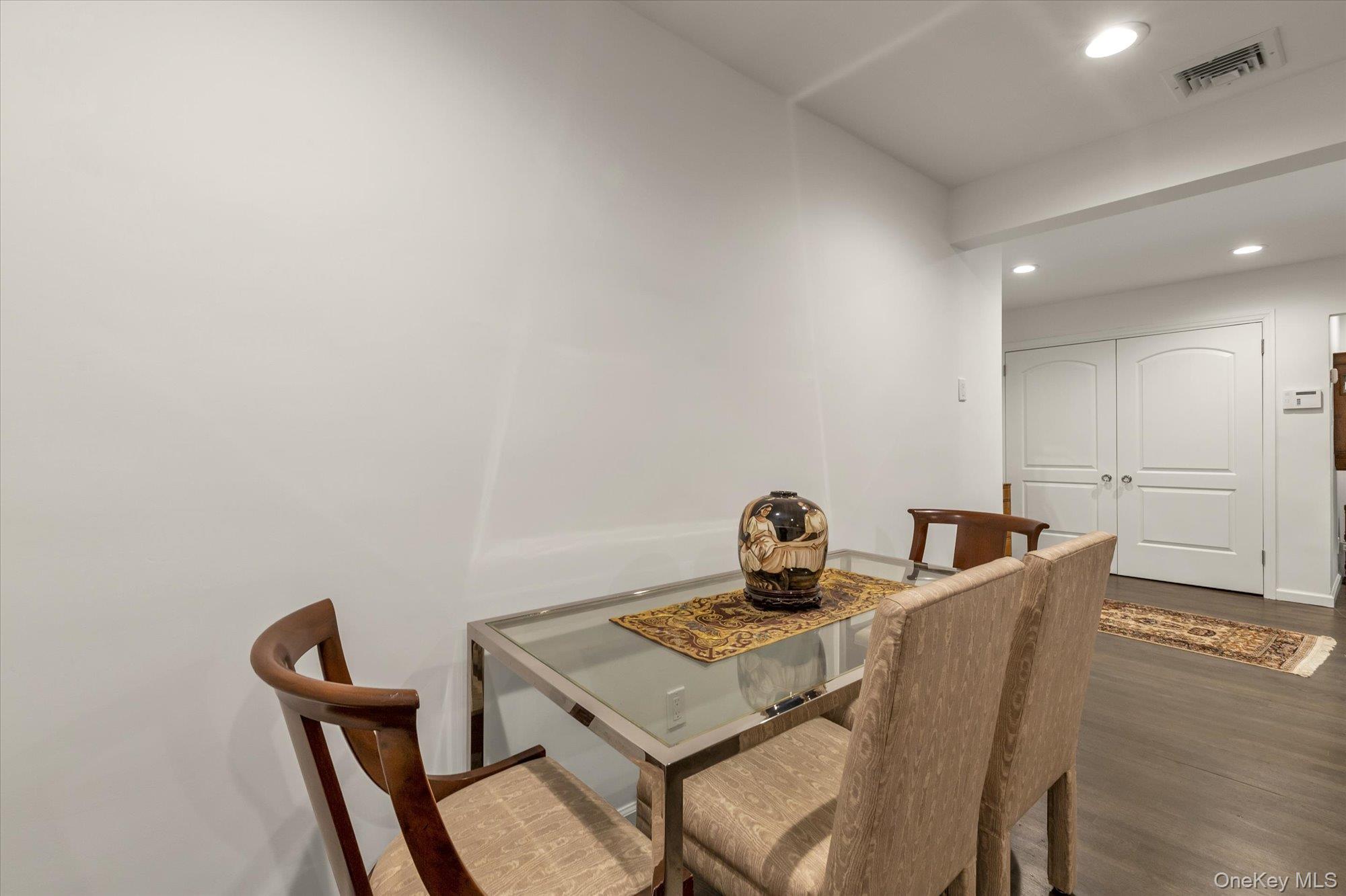 #7 photo, 1203 E Broadway, Hewlett , NY 11557