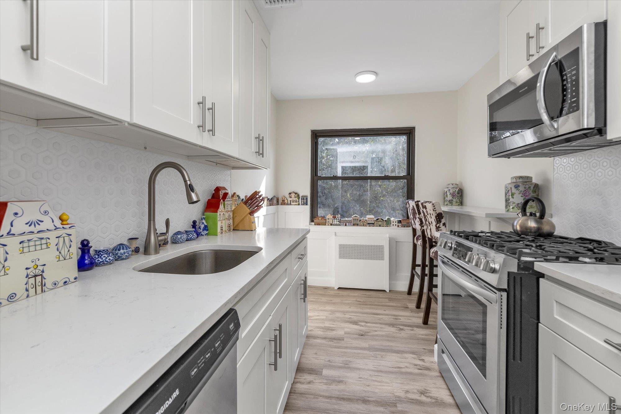 #8 photo, 1203 E Broadway, Hewlett , NY 11557