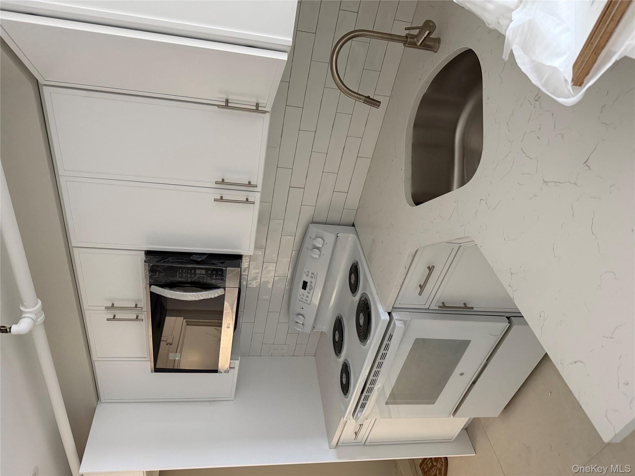 #7 photo, 320 Post Avenue, Нассау ‖ Westbury , NY 11590