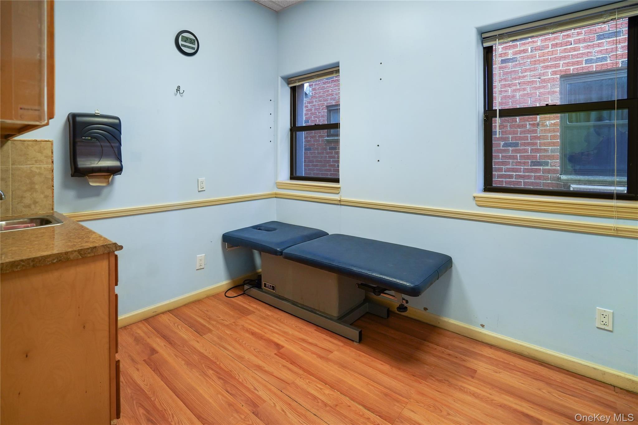 #13 photo, 16040 78th Road, कुईंस Fresh Meadows , NY 11366