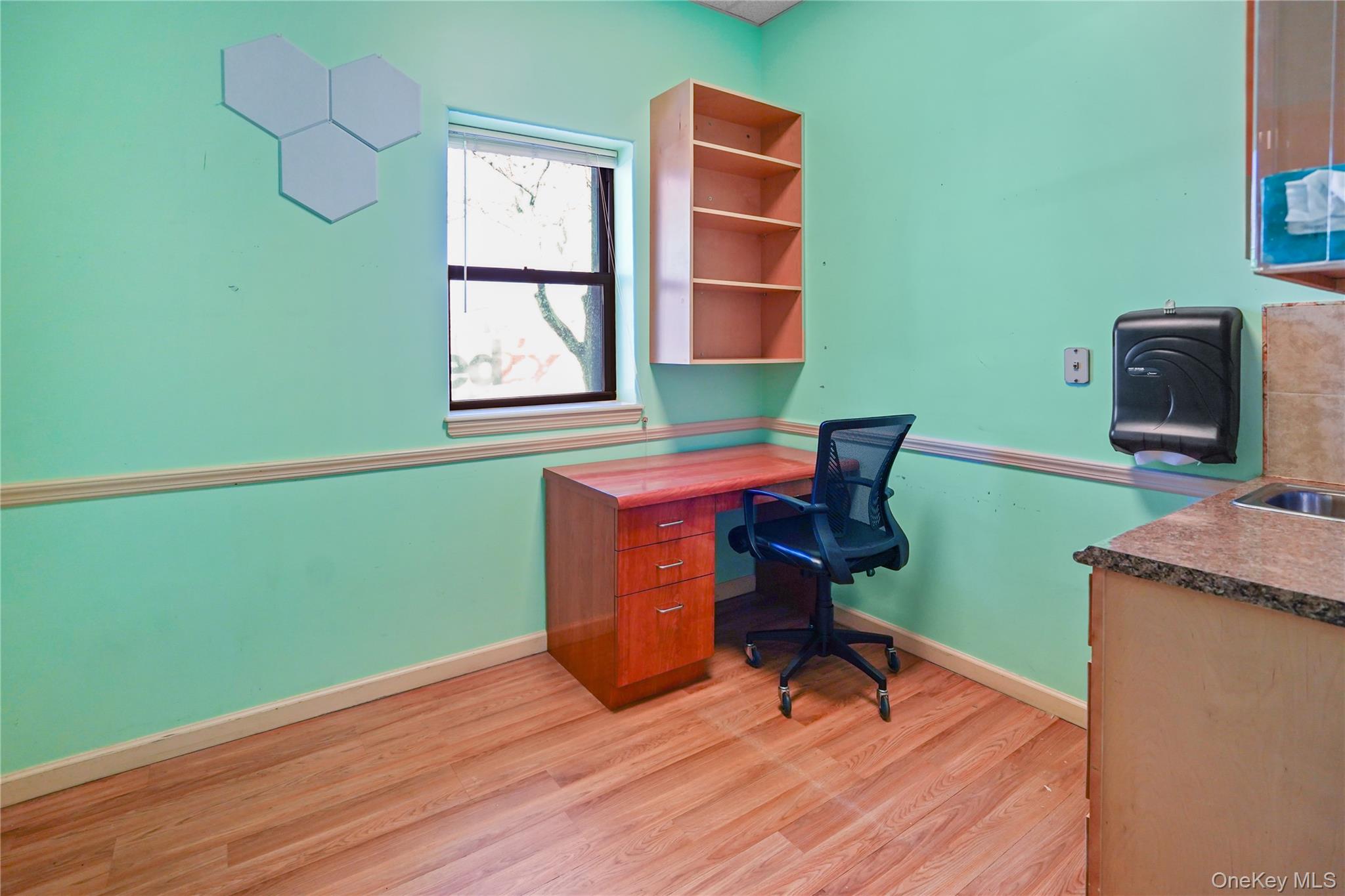 #2 photo, 16040 78th Road, कुईंस Fresh Meadows , NY 11366