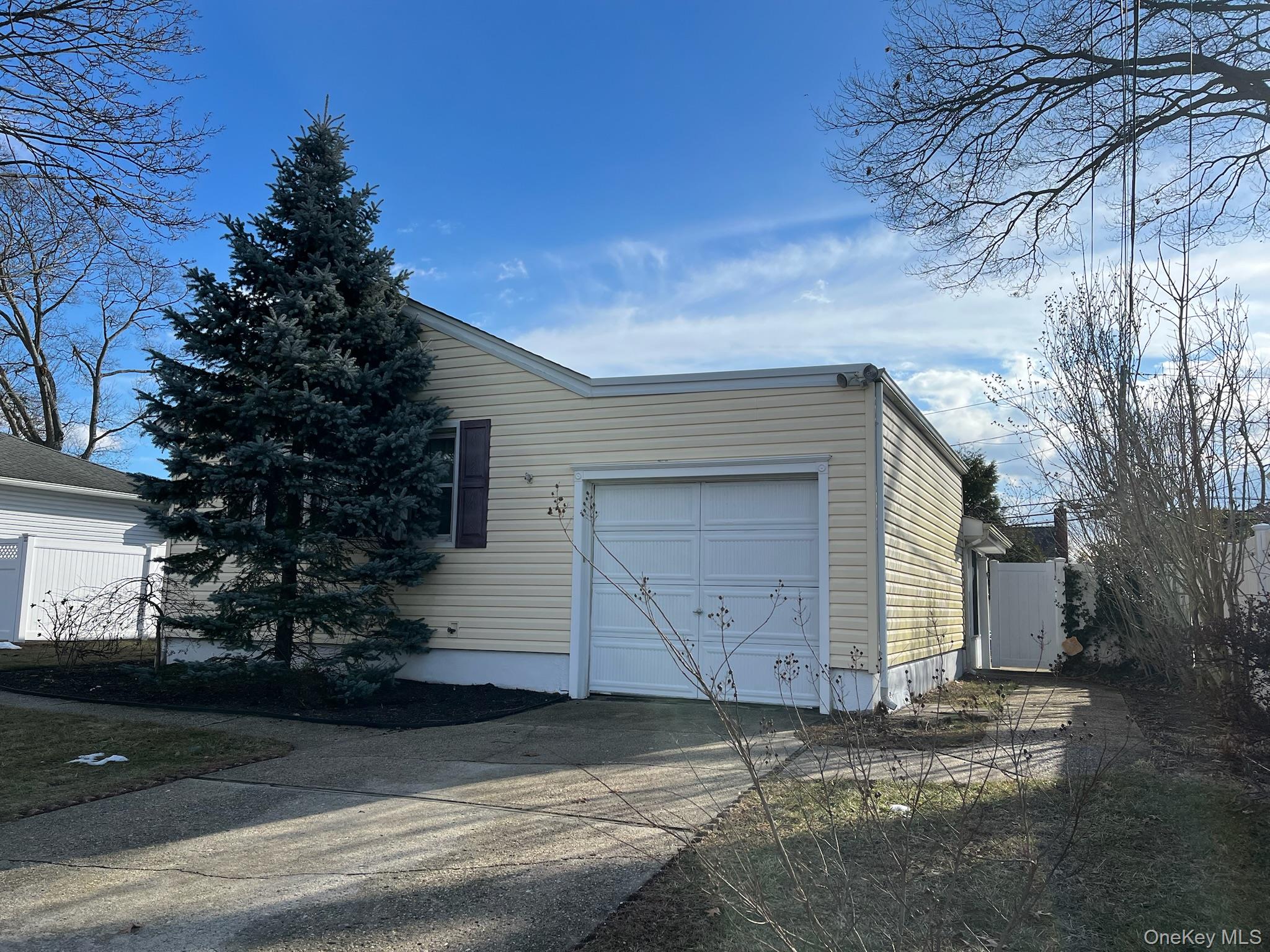 #20 photo, 3610 Locust Avenue, Seaford , NY 11783