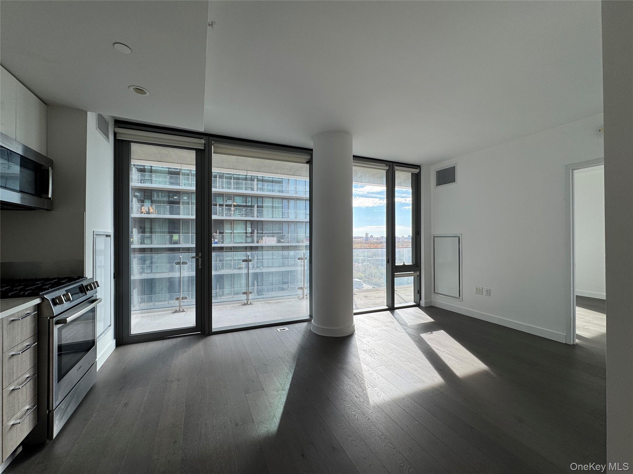 #1 photo, 131-03 40 Road, Куинс ‖ Flushing , NY 11354