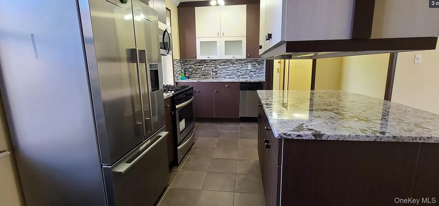 #3 photo, 141-12 78rd Road, Куинс ‖ Kew Garden Hills , NY 11367