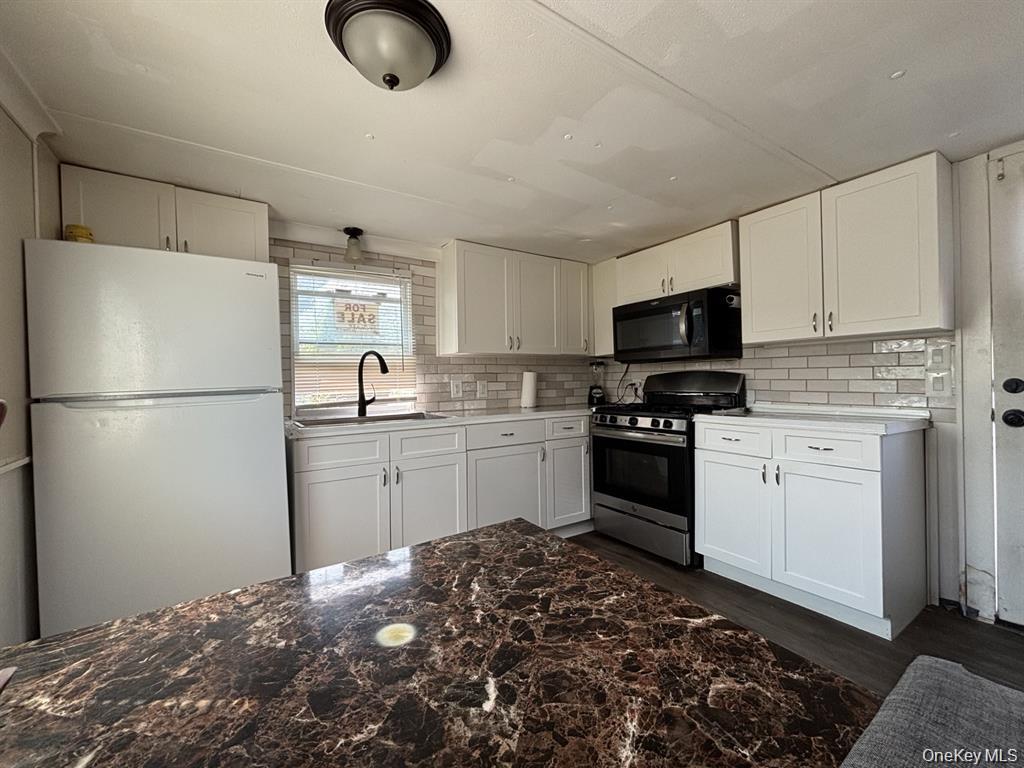 #2 photo, 150 Main Street, Islip , NY 11751