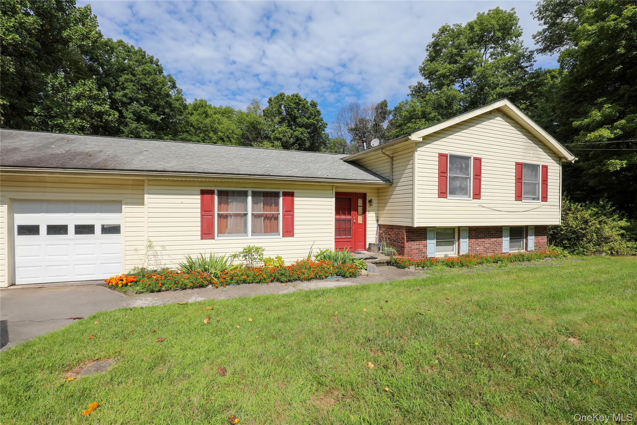 #1 photo, 38 Roxanne Boulevard, Lloyd , NY 12528