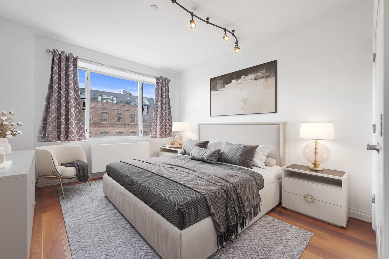 #4 photo, 30-85 VERNON Boulevard, 皇后區 Astoria , NY 11102