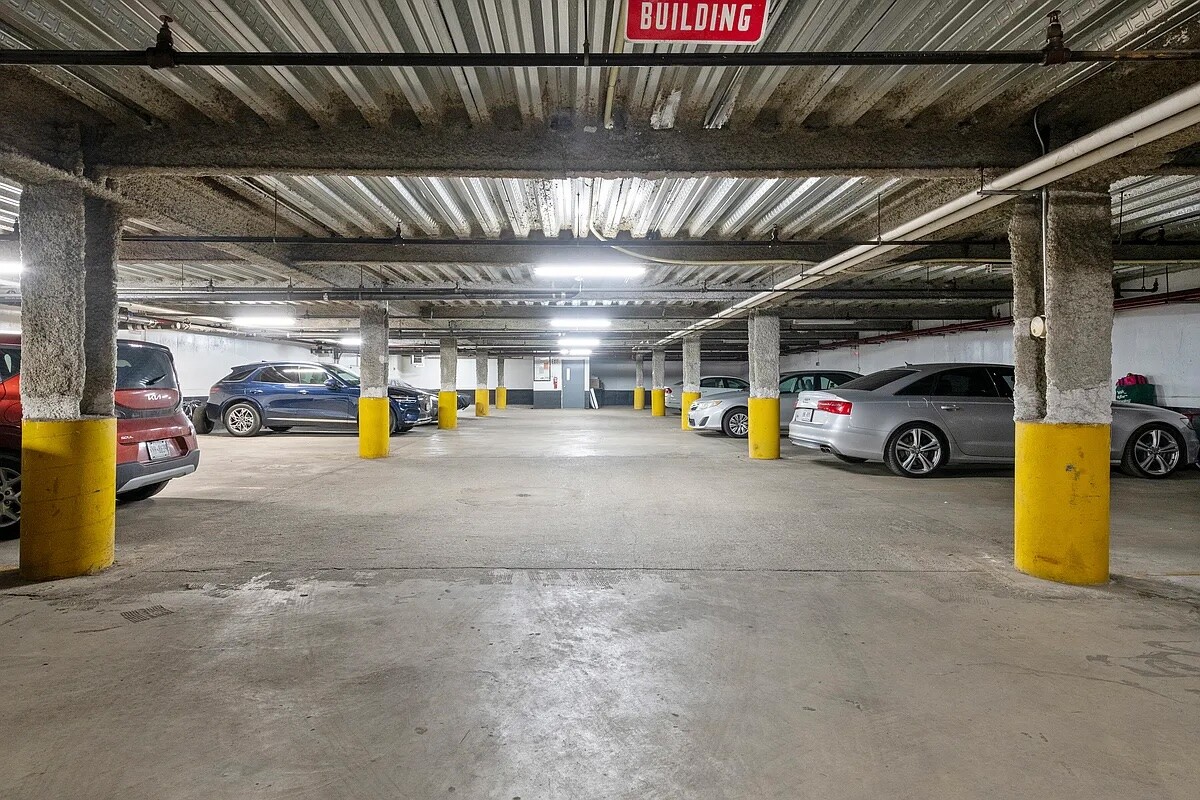 #8 photo, 30-85 VERNON Boulevard, 皇后區 Astoria , NY 11102