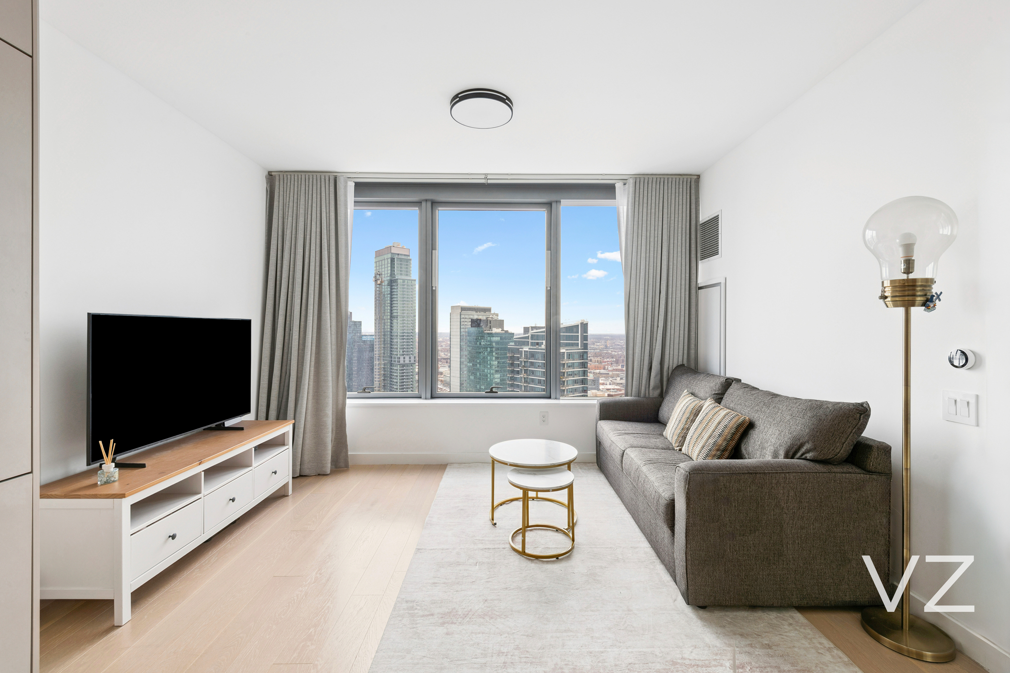 #1 photo, 3 Court Square, Hunters Point , NY 11101