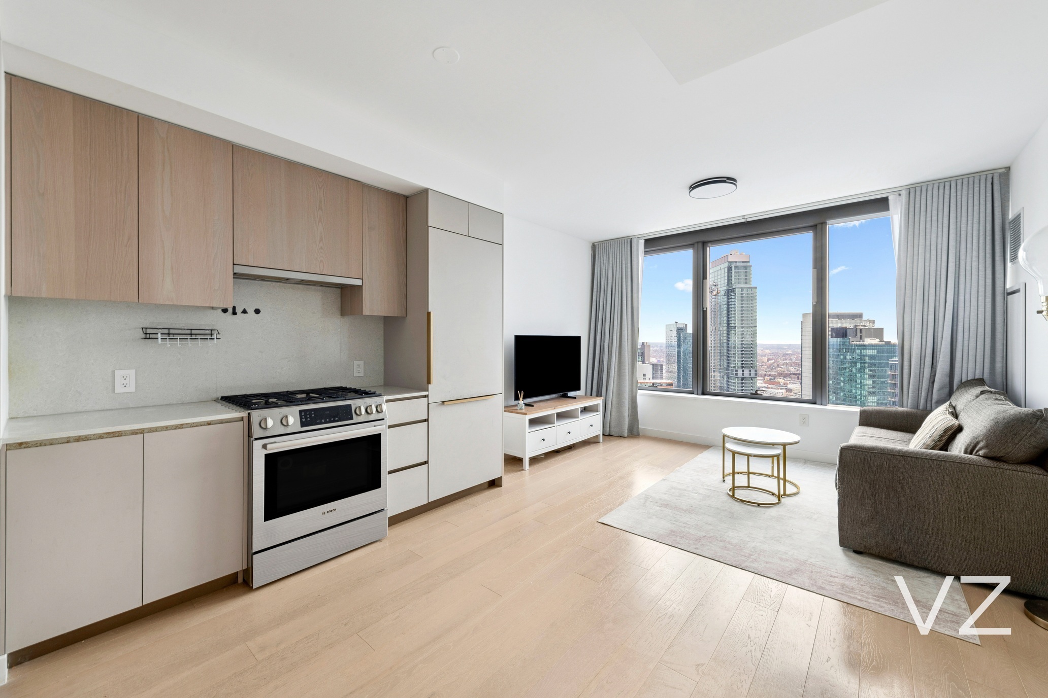 #2 photo, 3 Court Square, Hunters Point , NY 11101