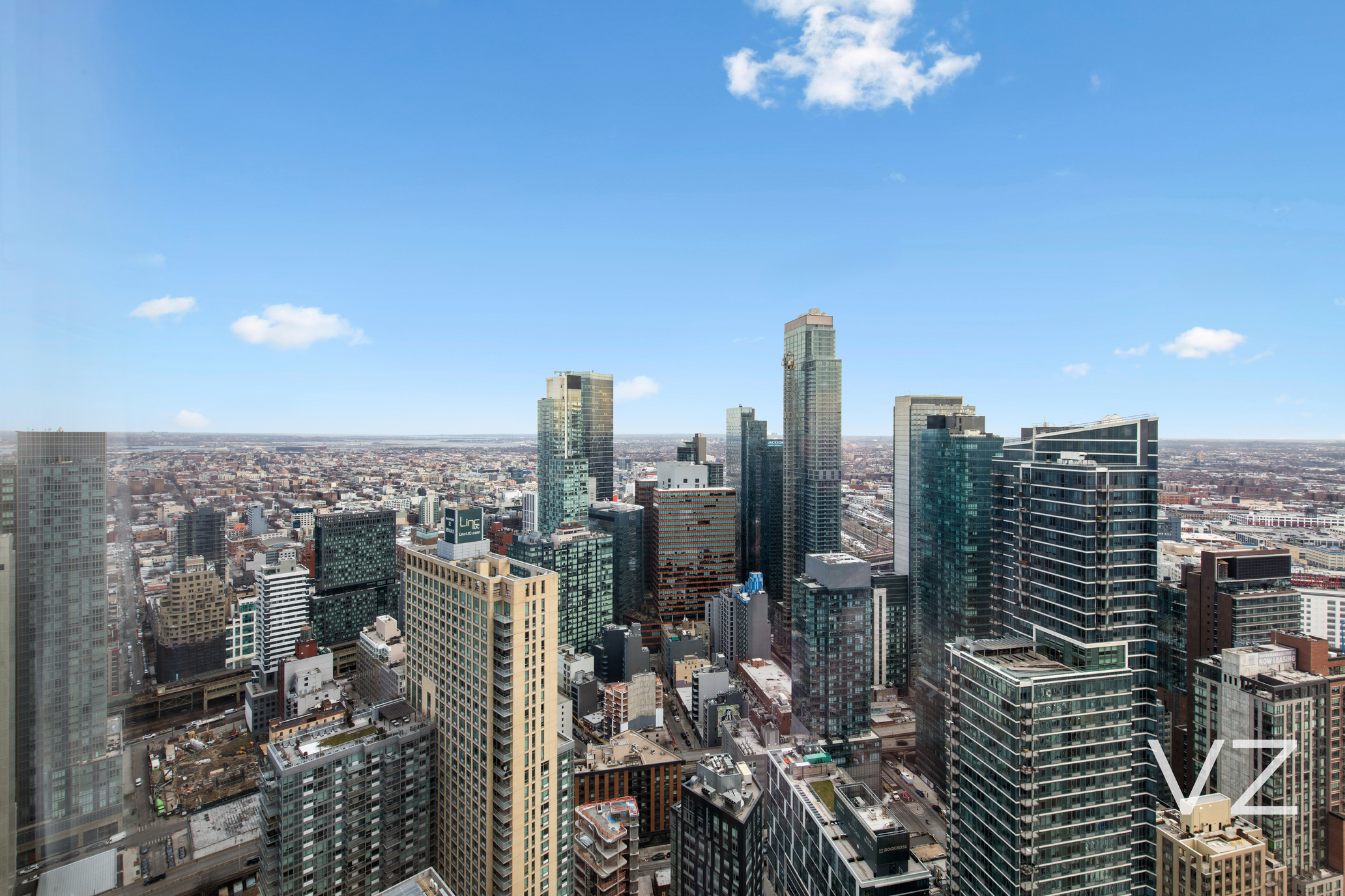 #5 photo, 3 Court Square, Hunters Point , NY 11101