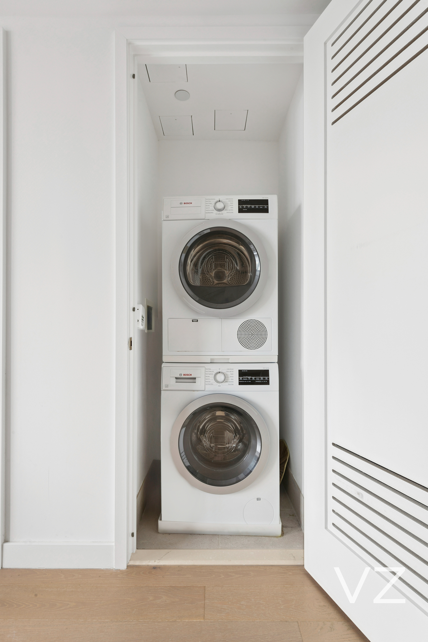 #6 photo, 3 Court Square, Hunters Point , NY 11101