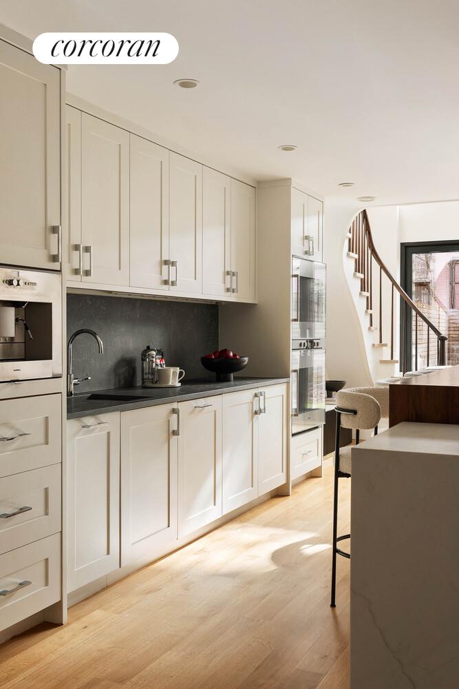 #15 photo, 53 W 71ST Street, מנהטן Lincoln Square , NY 10023