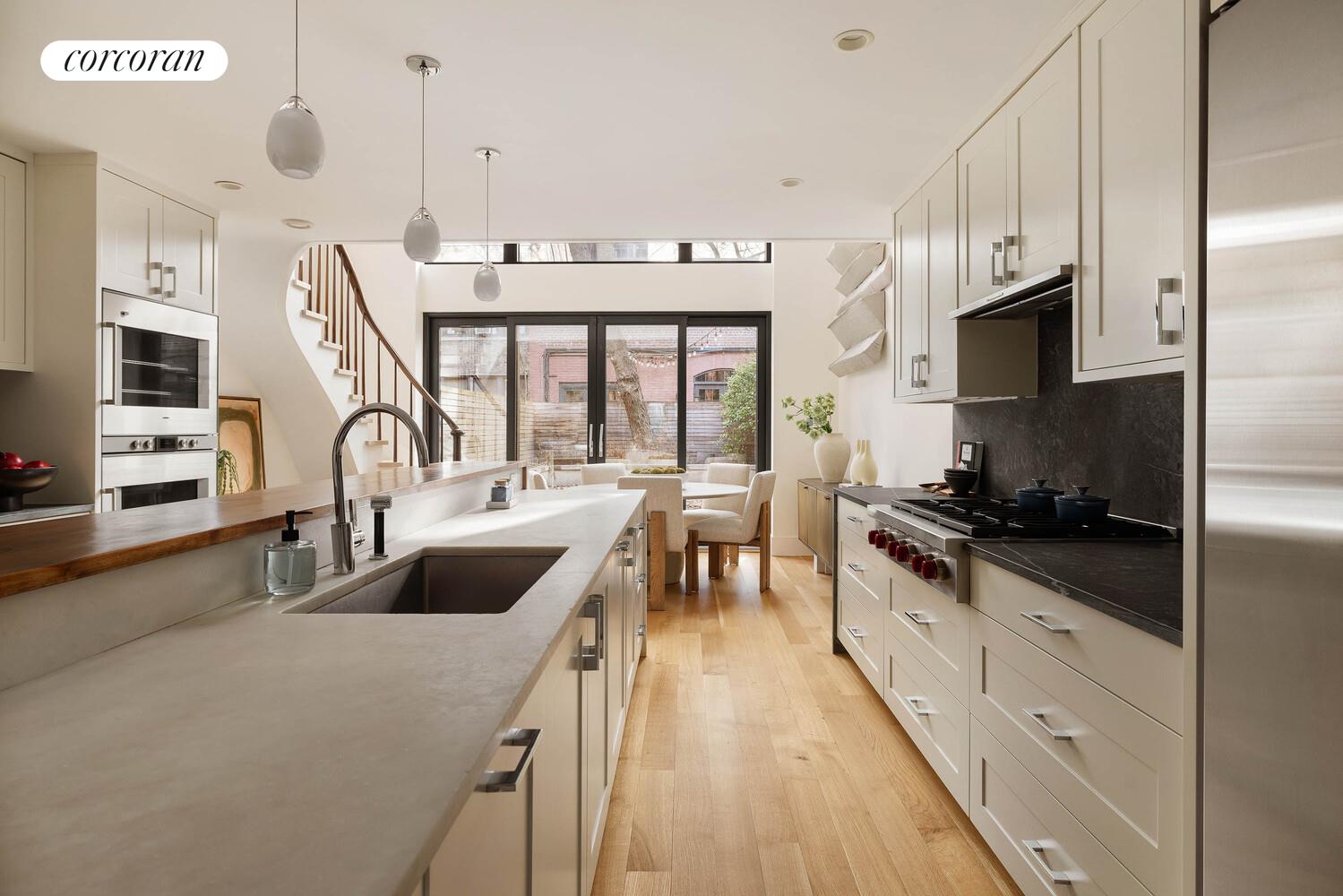 #16 photo, 53 W 71ST Street, מנהטן Lincoln Square , NY 10023