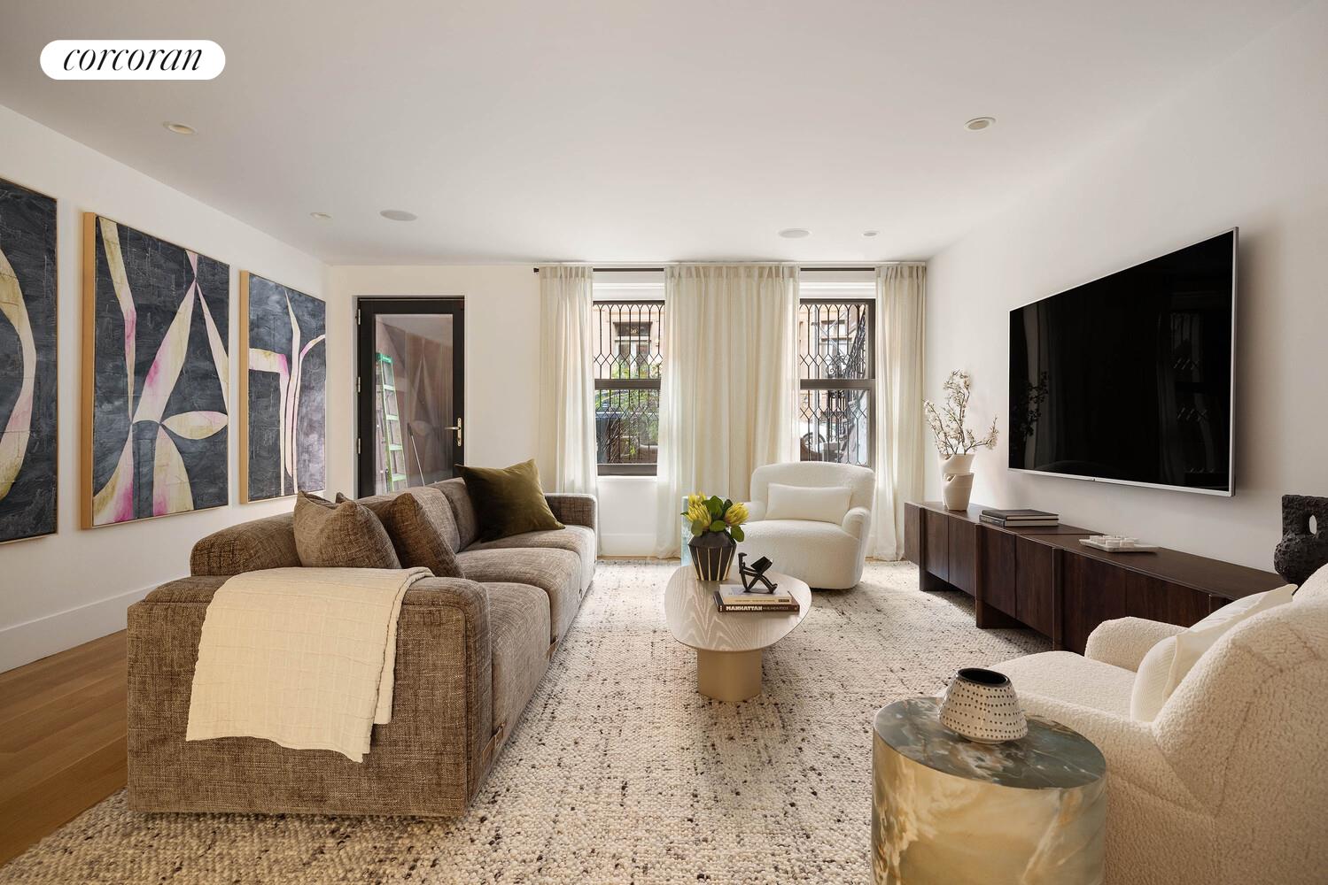 #18 photo, 53 W 71ST Street, מנהטן Lincoln Square , NY 10023