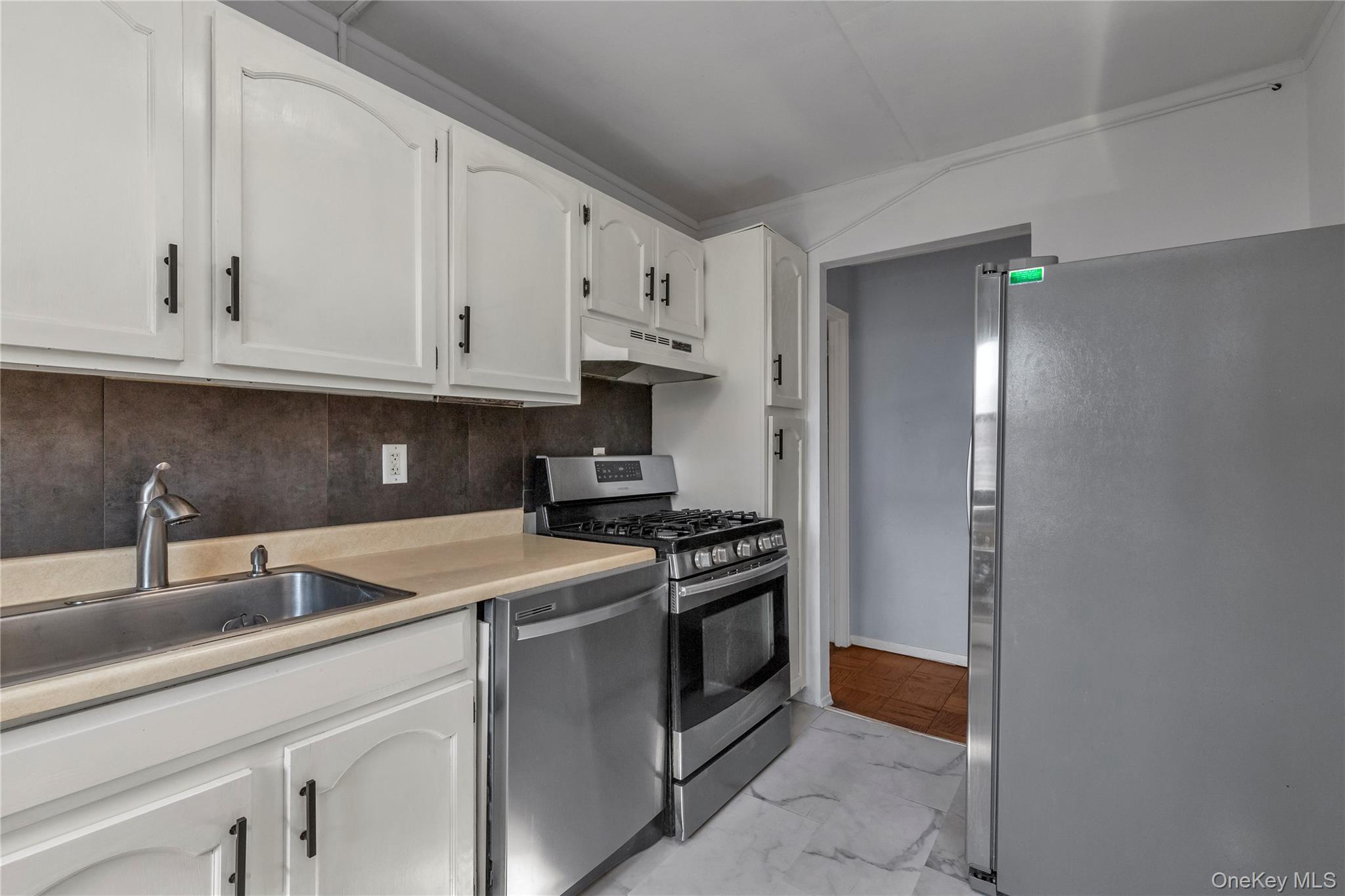 #11 photo, 100 Clinton Avenue, Нассау ‖ Mineola , NY 11501