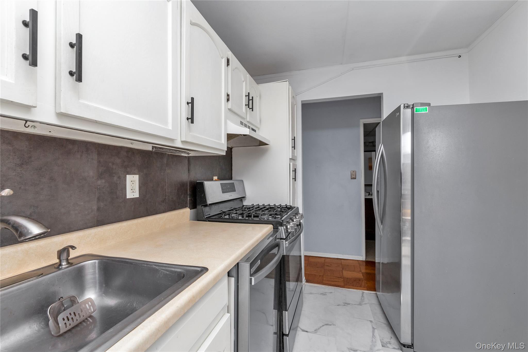 #12 photo, 100 Clinton Avenue, Нассау ‖ Mineola , NY 11501