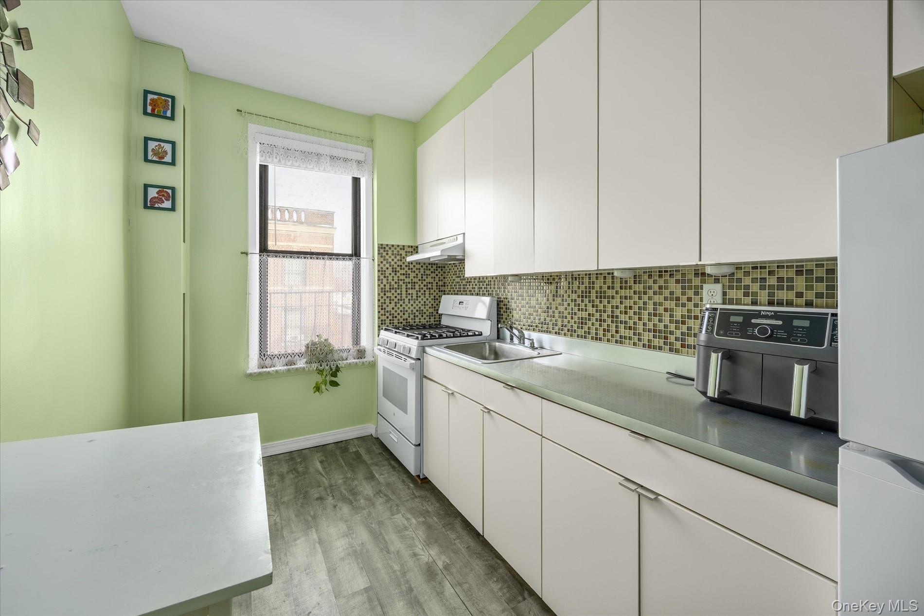 #7 photo, 7401 4th Avenue, Brooklyn , NY 11209