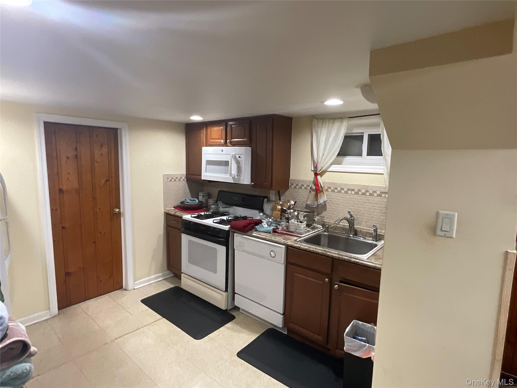 #12 photo, 219-43 113th Avenue, كوينز Queens Village , NY 11429