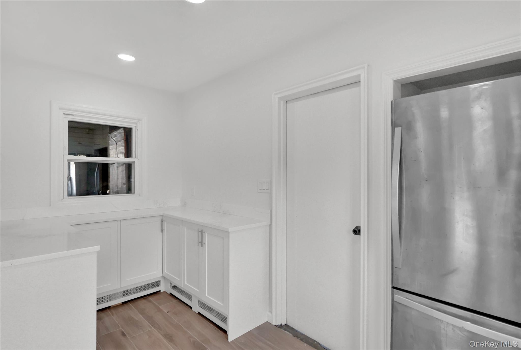 #11 photo, 31 Bluespruce Road, מחוז נסאו Levittown , NY 11756