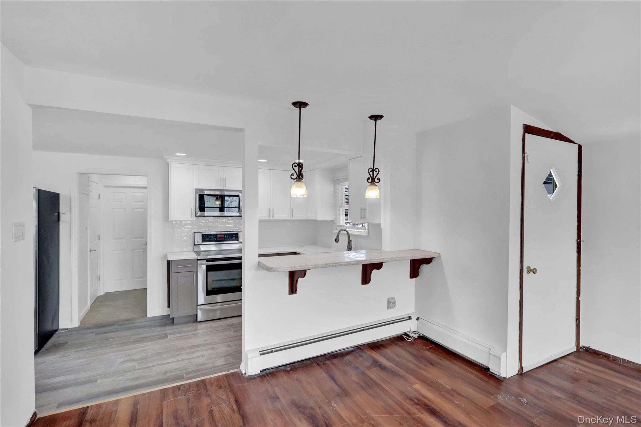 #17 photo, 31 Bluespruce Road, מחוז נסאו Levittown , NY 11756