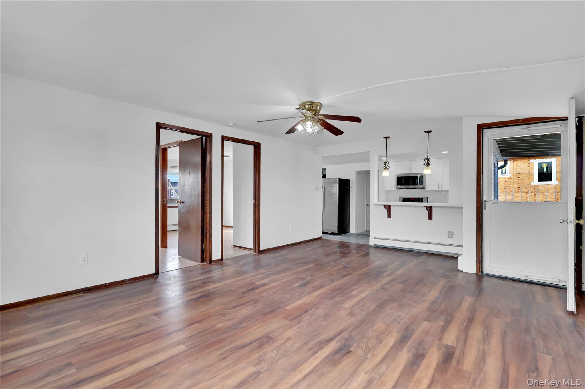 #18 photo, 31 Bluespruce Road, מחוז נסאו Levittown , NY 11756