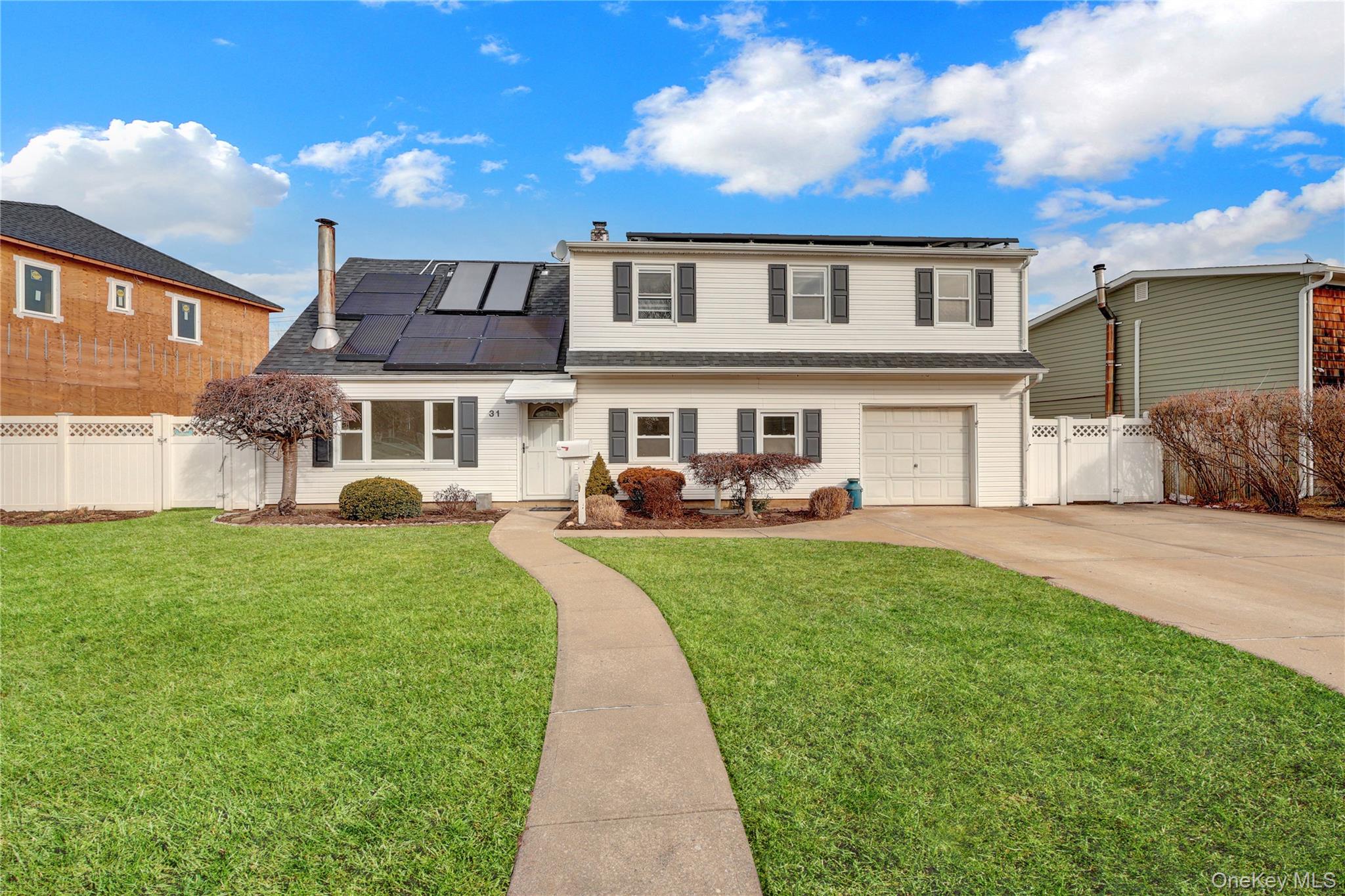 #2 photo, 31 Bluespruce Road, מחוז נסאו Levittown , NY 11756