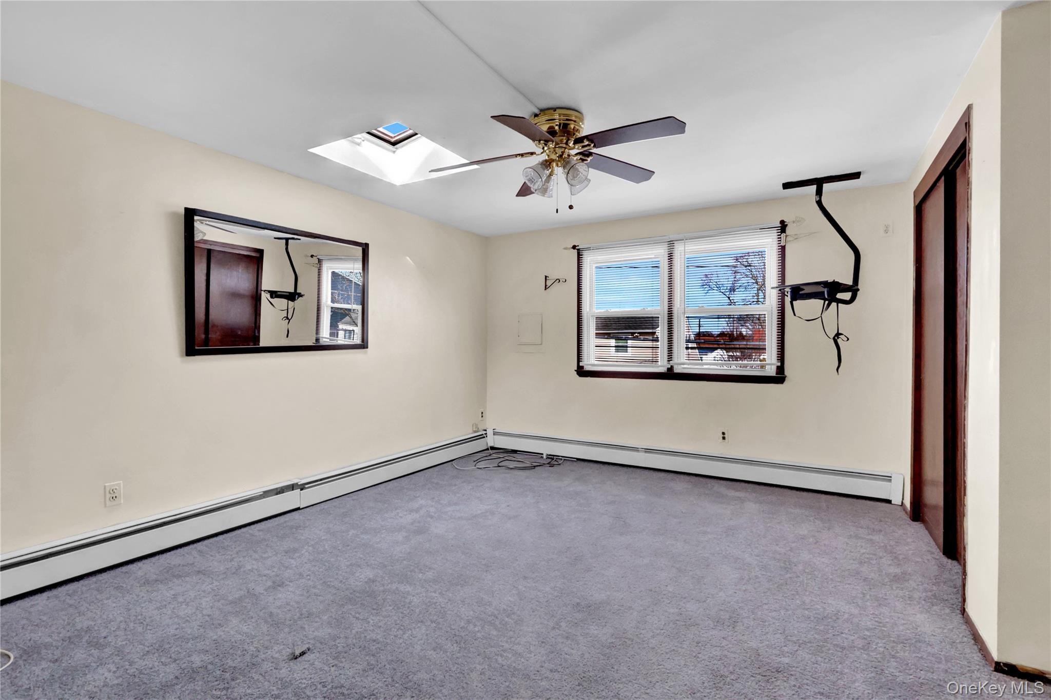 #20 photo, 31 Bluespruce Road, מחוז נסאו Levittown , NY 11756