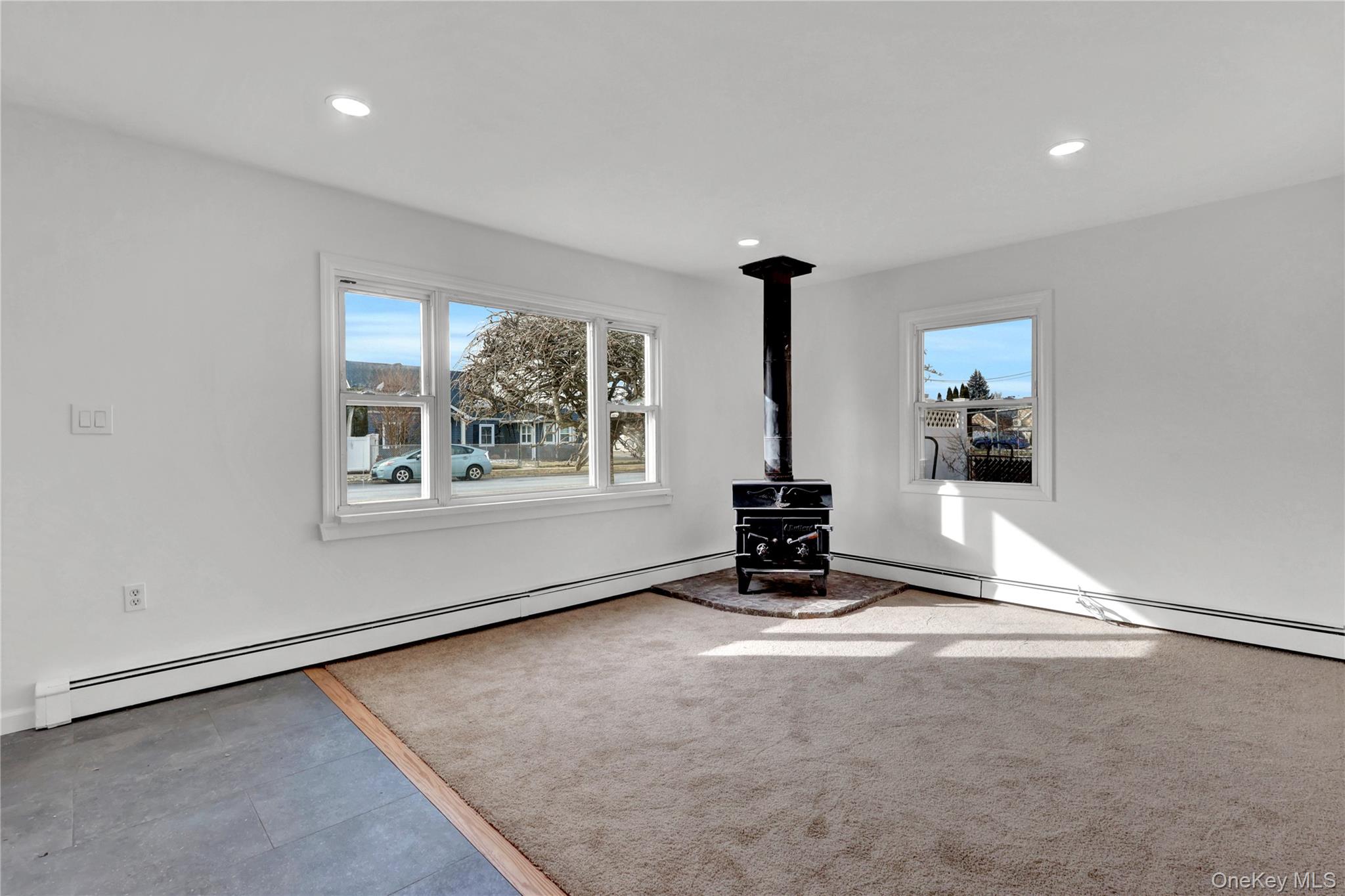 #3 photo, 31 Bluespruce Road, מחוז נסאו Levittown , NY 11756