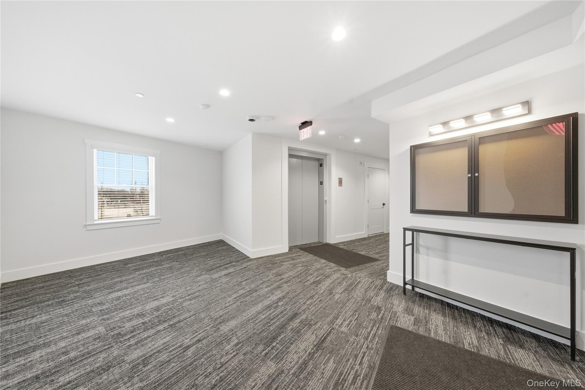 #15 photo, 180 Deer Park Avenue, सफ़ोक काउंटी Babylon , NY 11702