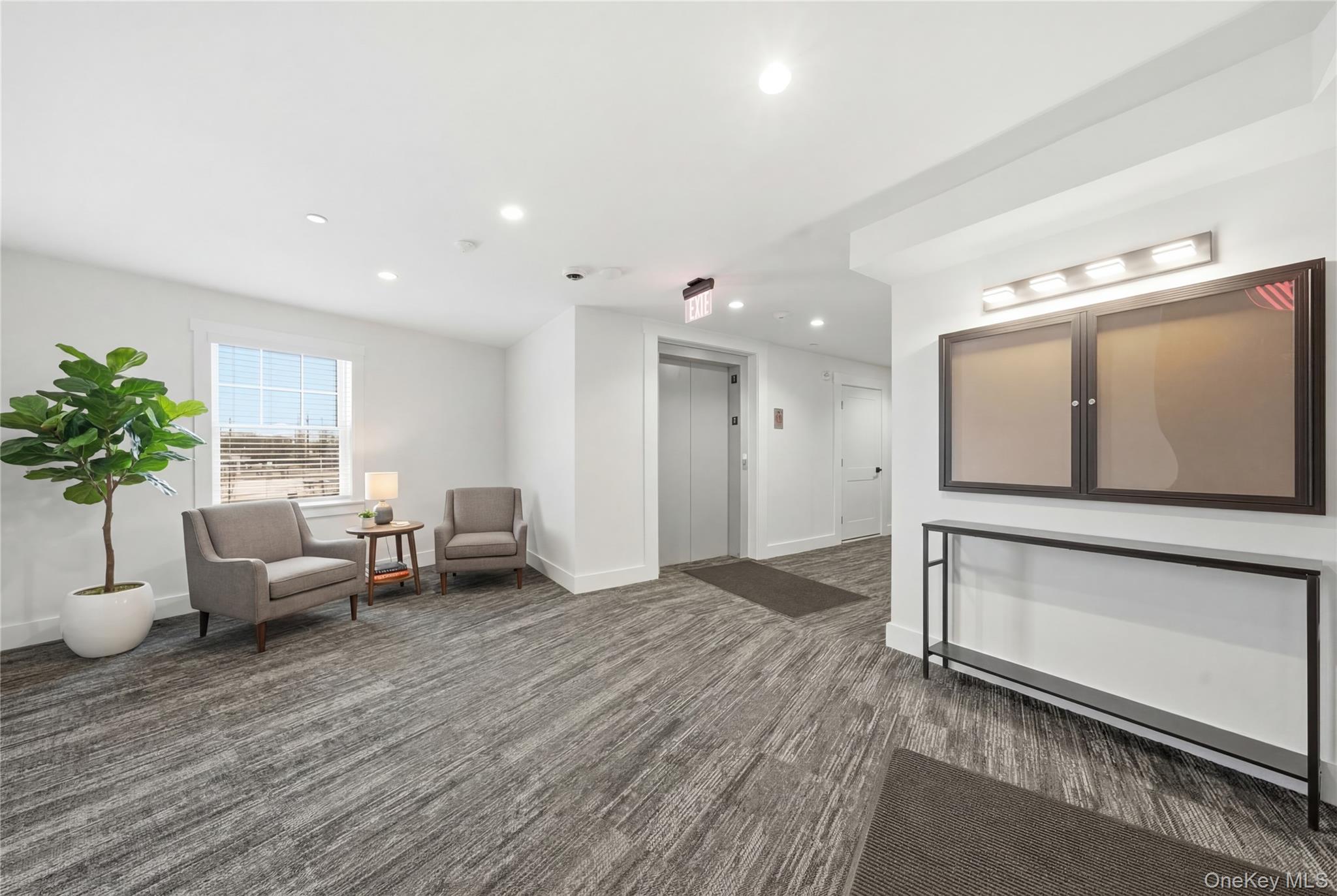 #16 photo, 180 Deer Park Avenue, सफ़ोक काउंटी Babylon , NY 11702