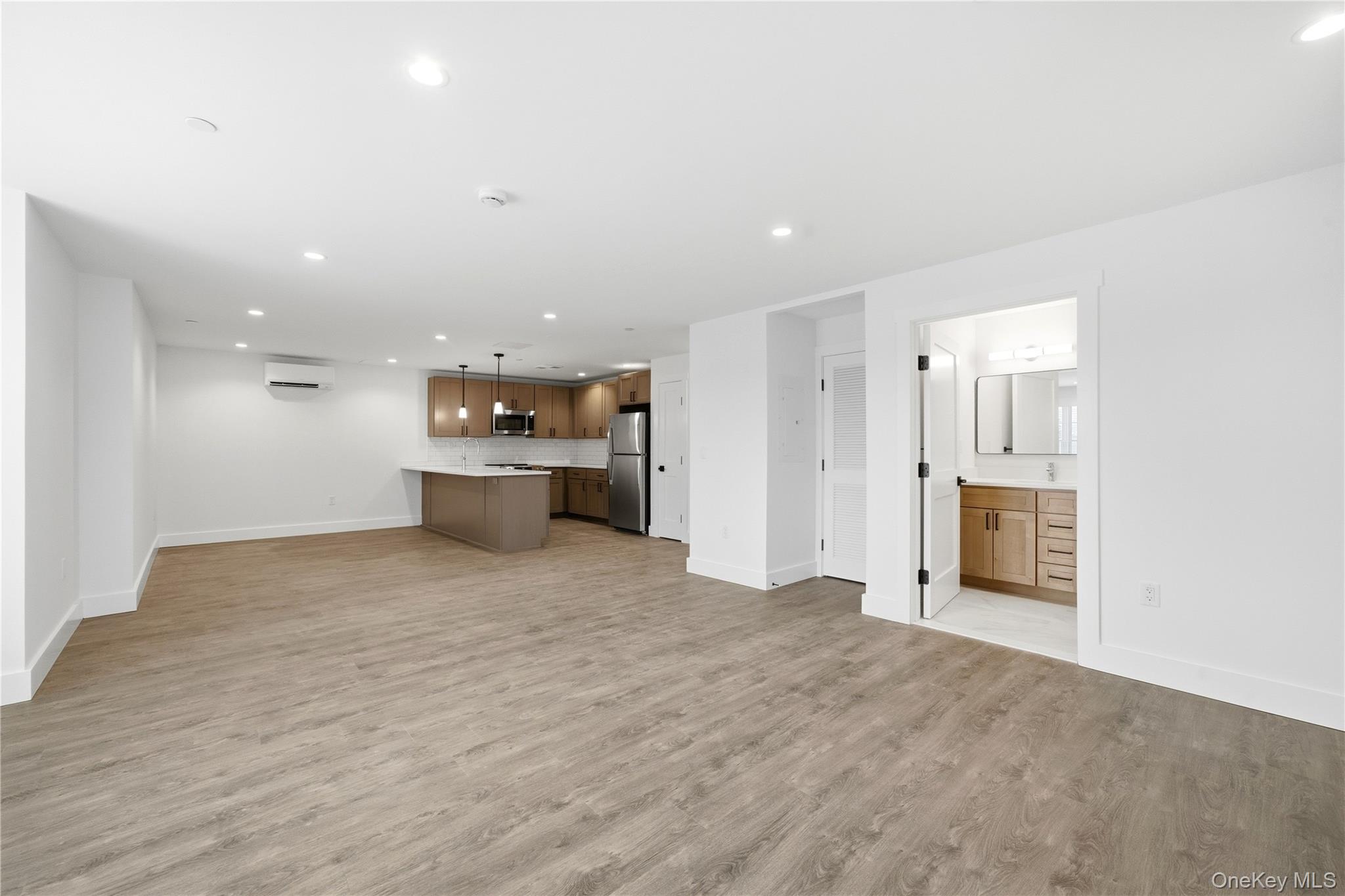 #5 photo, 180 Deer Park Avenue, सफ़ोक काउंटी Babylon , NY 11702