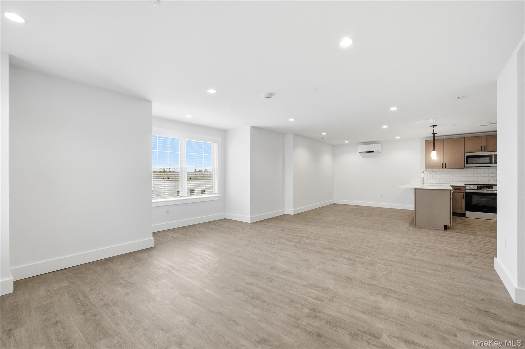 #6 photo, 180 Deer Park Avenue, सफ़ोक काउंटी Babylon , NY 11702