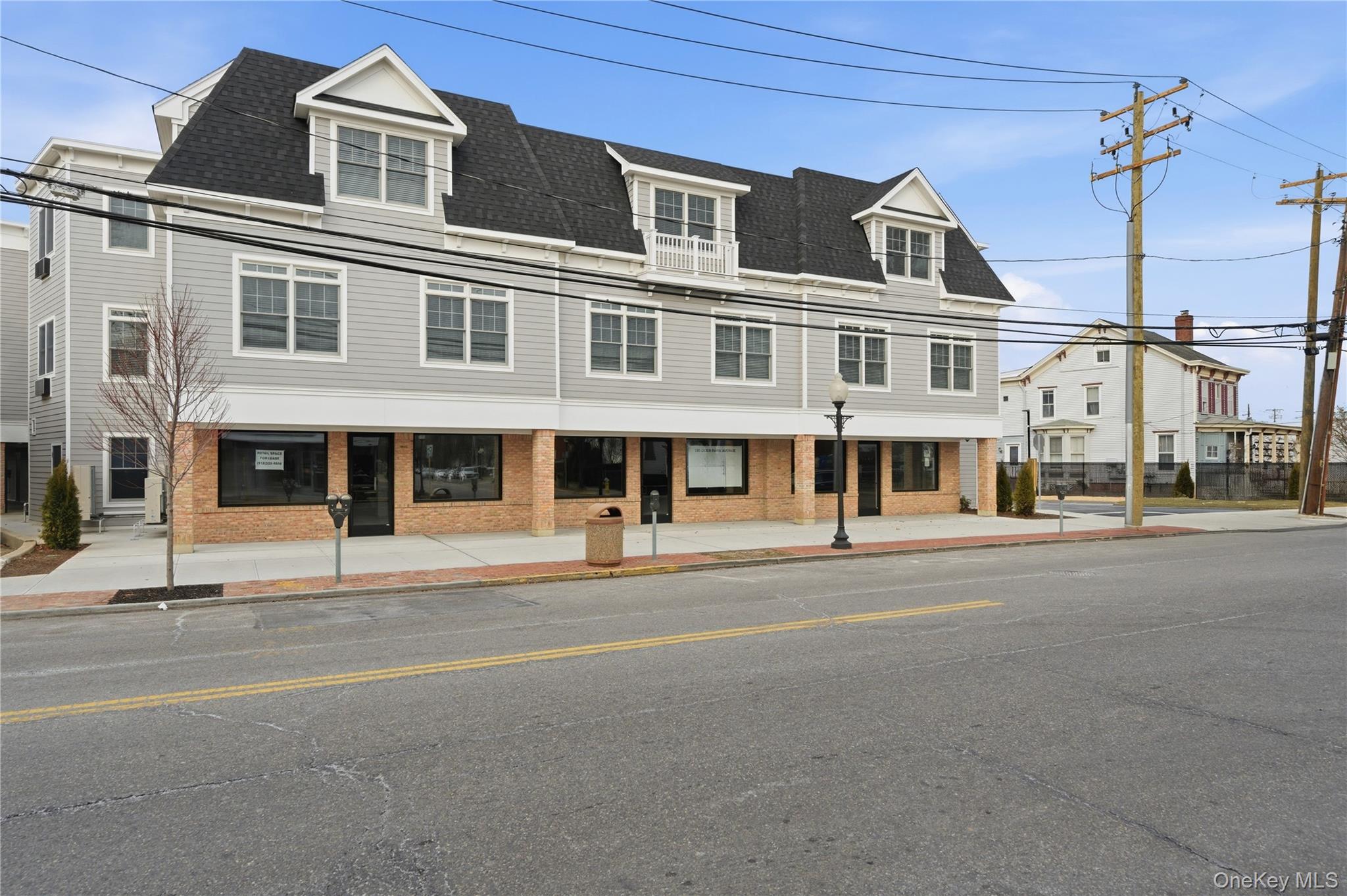 #2 photo, 180 Deer Park Avenue, सफ़ोक काउंटी Babylon , NY 11702