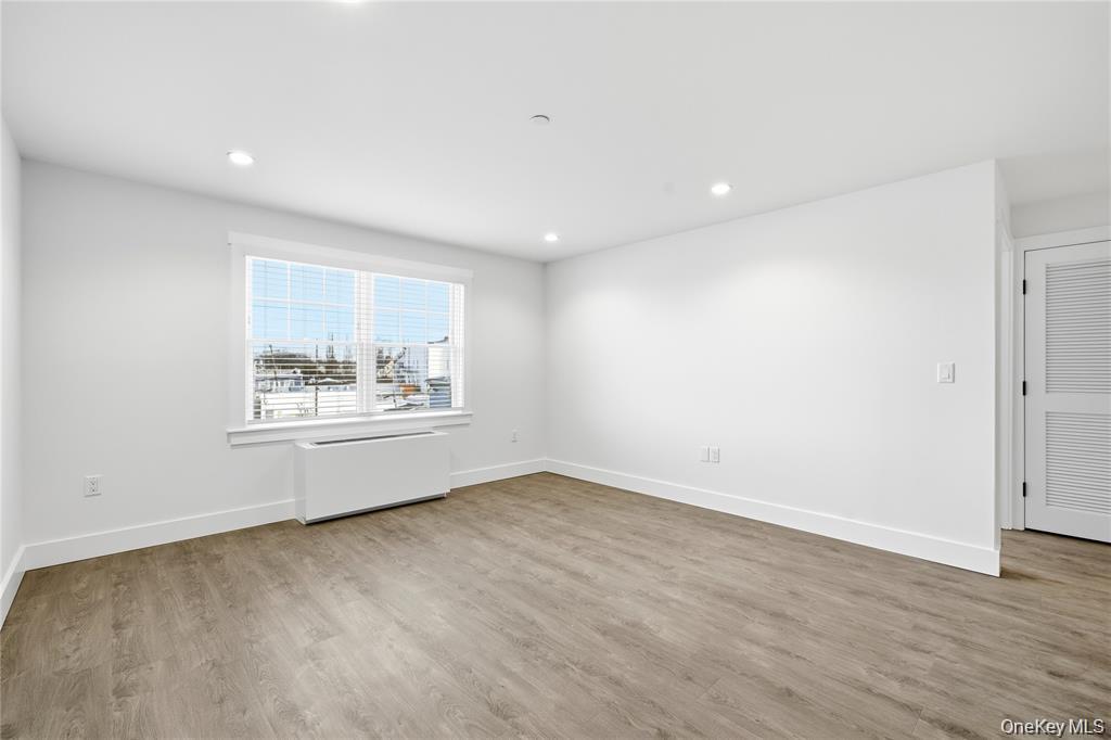 #8 photo, 180 Deer Park Avenue, सफ़ोक काउंटी Babylon , NY 11702