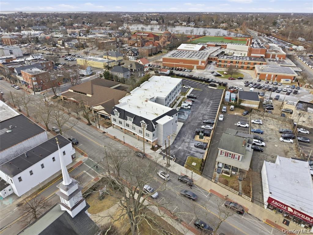 #19 photo, 180 Deer Park Avenue, सफ़ोक काउंटी Babylon , NY 11702