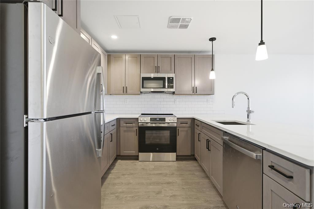 #9 photo, 180 Deer Park Avenue, सफ़ोक काउंटी Babylon , NY 11702