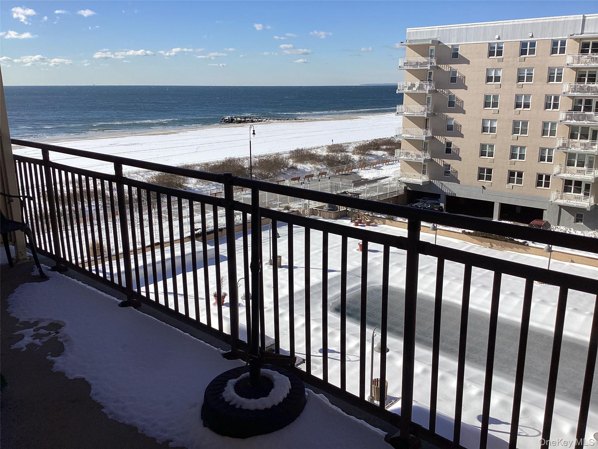 #3 photo, 25 Neptune Blvd. 25 Neptune Boulevard, 長島 長灘 Long Beach , NY 11561