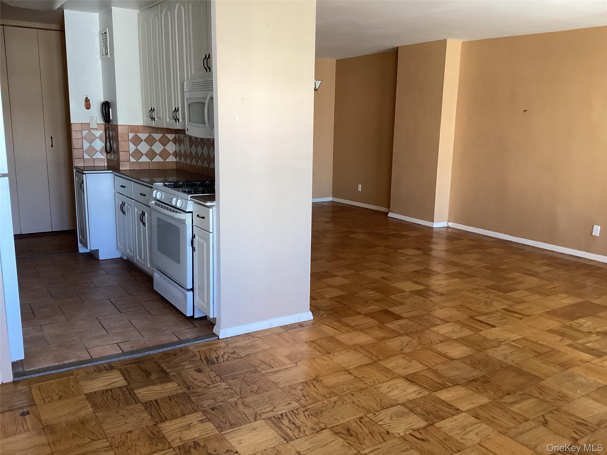 #5 photo, 25 Neptune Blvd. 25 Neptune Boulevard, 長島 長灘 Long Beach , NY 11561