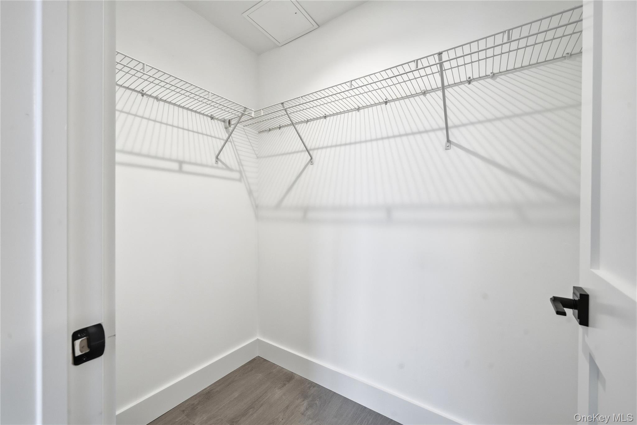 #12 photo, 180 Deer Park Avenue, سوفولك Babylon , NY 11702