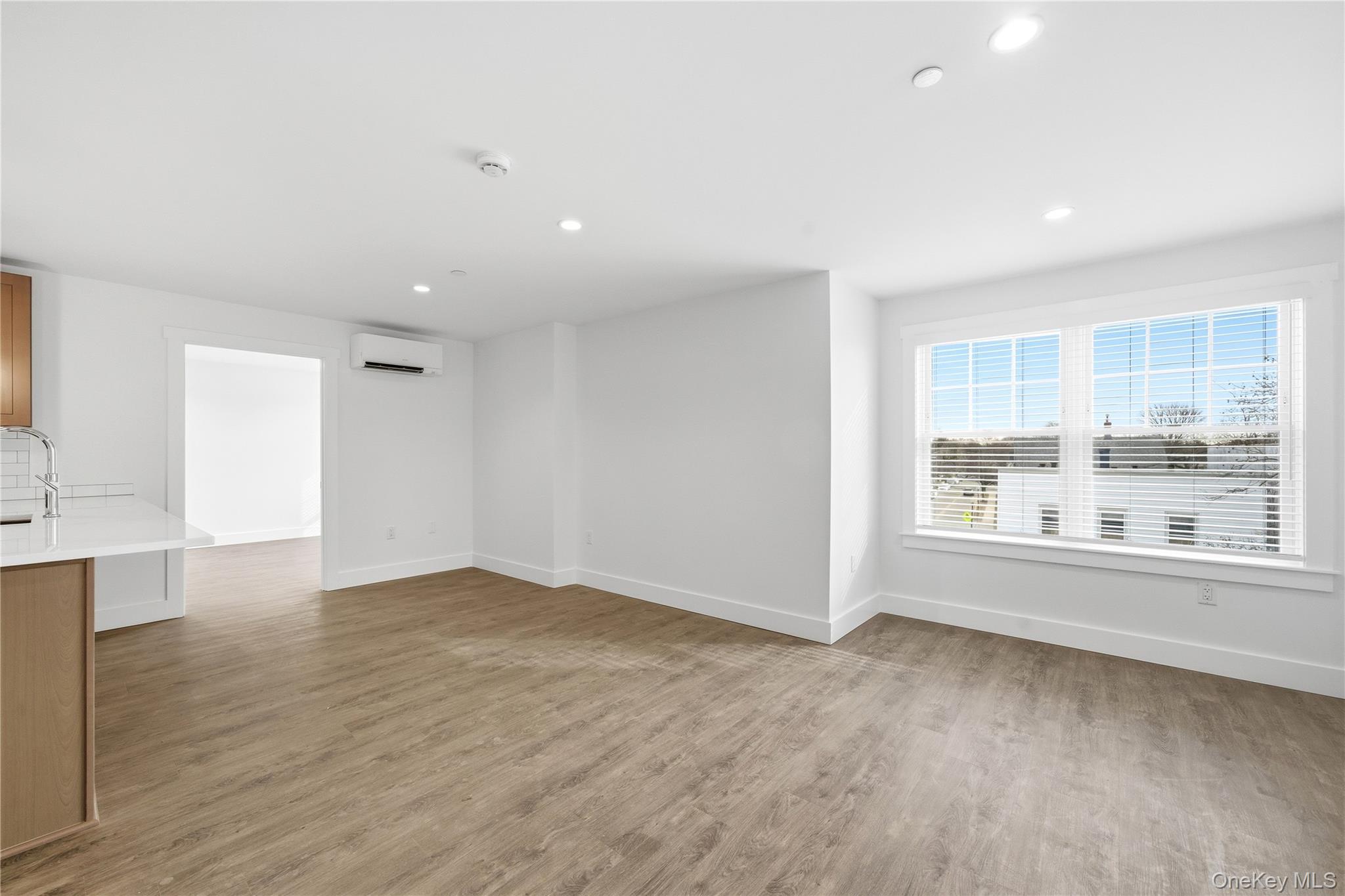 #19 photo, 180 Deer Park Avenue, سوفولك Babylon , NY 11702