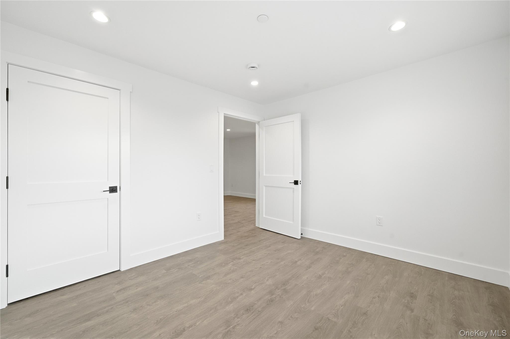 #5 photo, 180 Deer Park Avenue, سوفولك Babylon , NY 11702