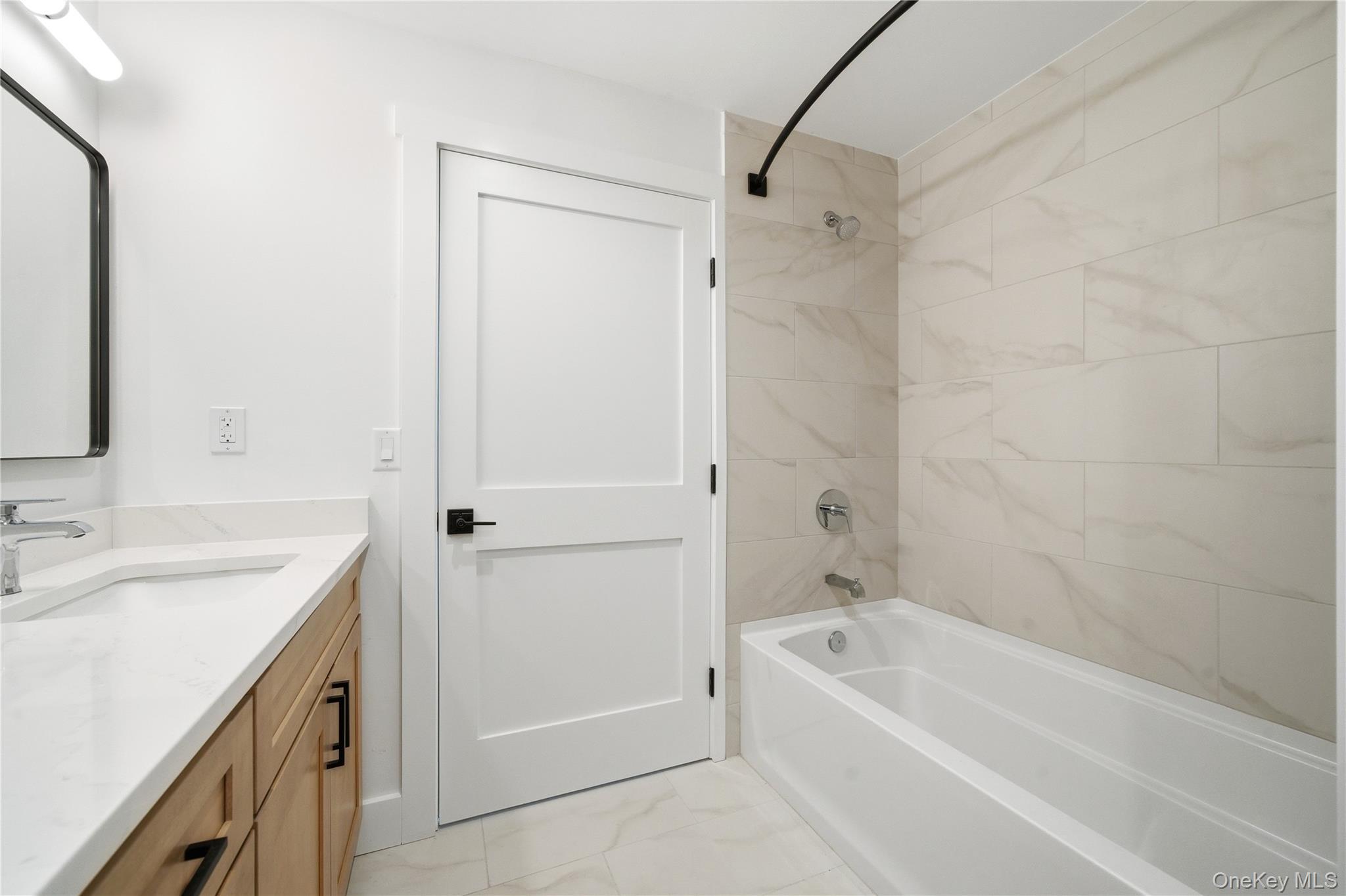 #7 photo, 180 Deer Park Avenue, سوفولك Babylon , NY 11702