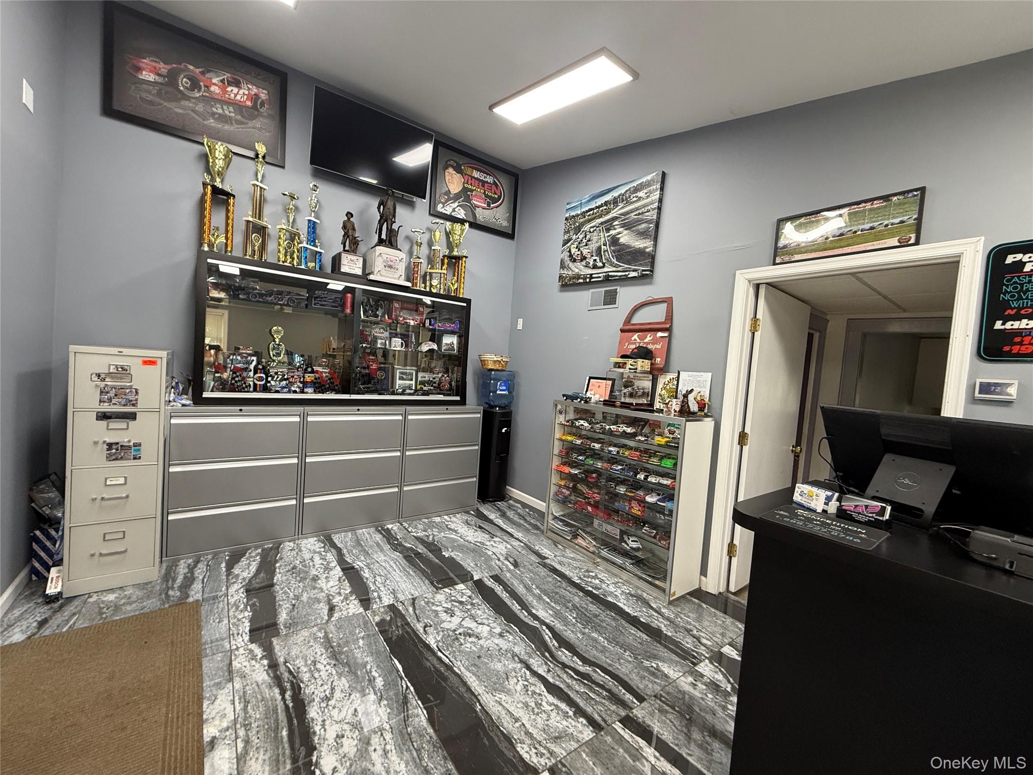 #9 photo, 944 E Main Street, سوفولك Riverhead , NY 11901