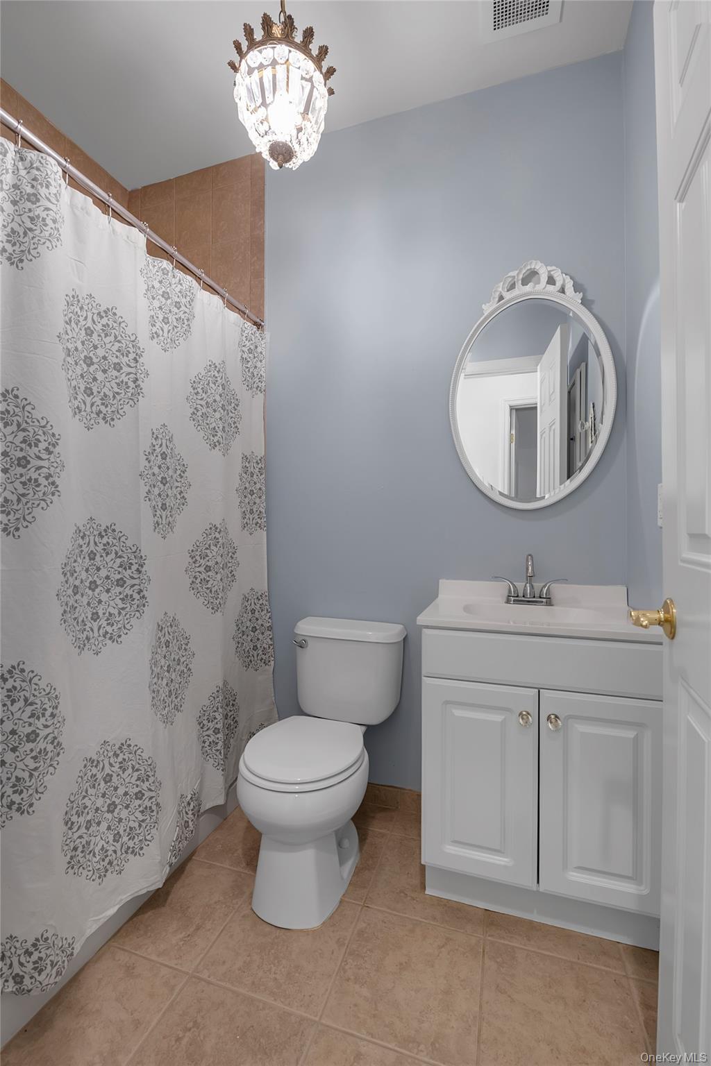 #12 photo, 286 Spring Drive, Нассау ‖ East Meadow , NY 11554